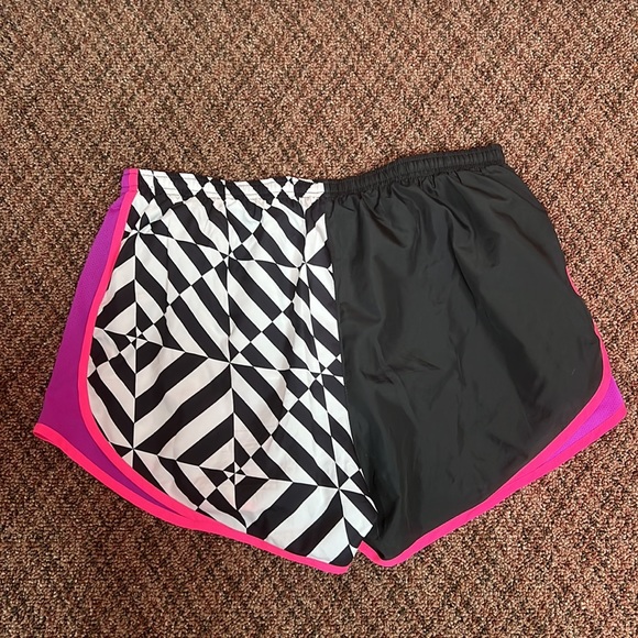 Nike Running Shorts - Picture 2 of 3
